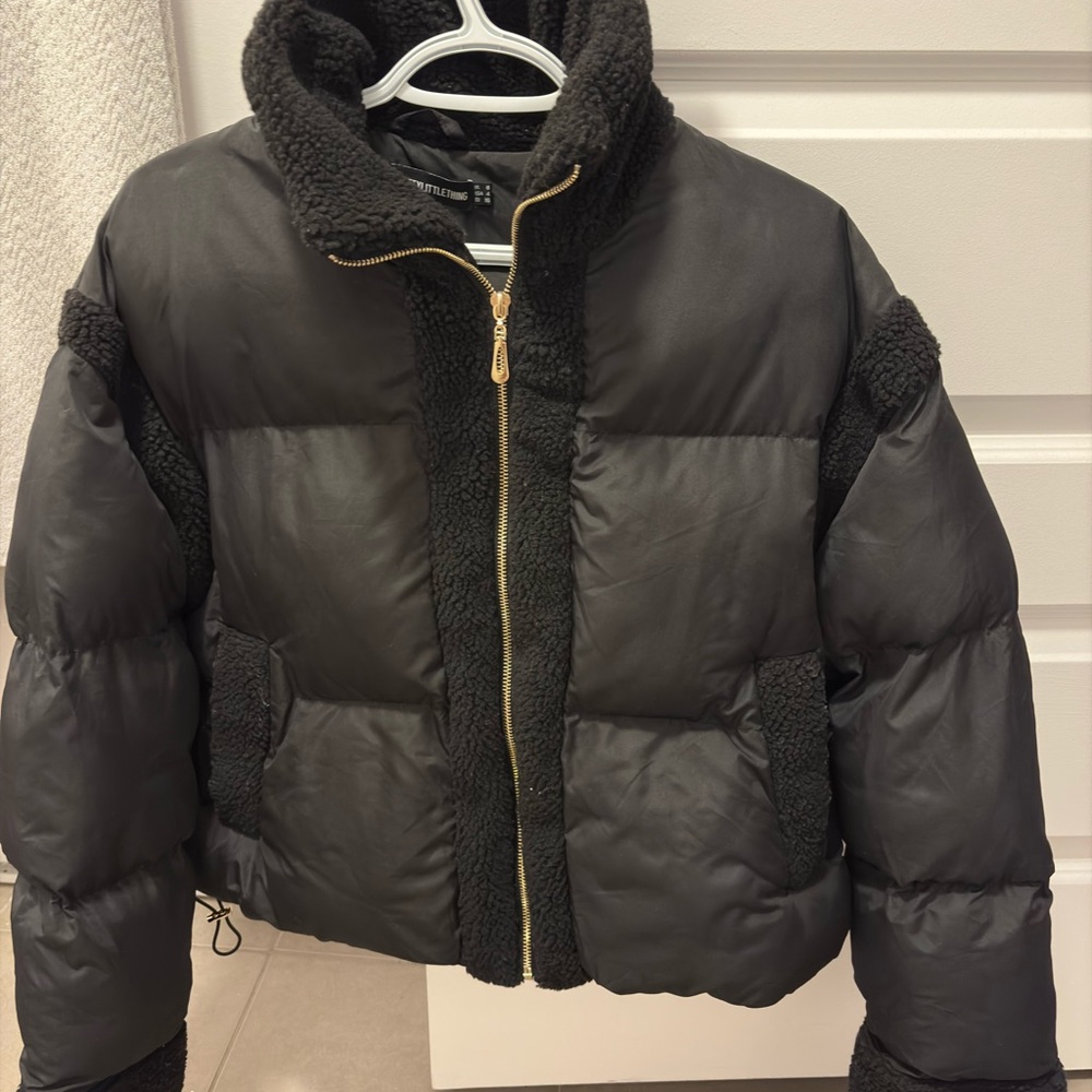 PrettyLittleThing Black Fleece Jacket with Gold Zipper